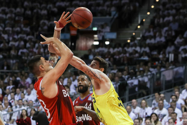 色的控球和 色的控球和