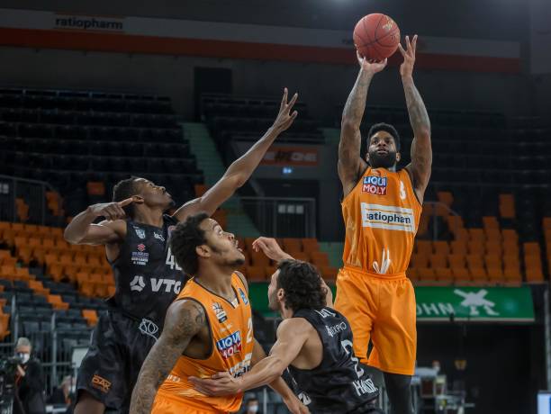 连续六场不 连续六场不