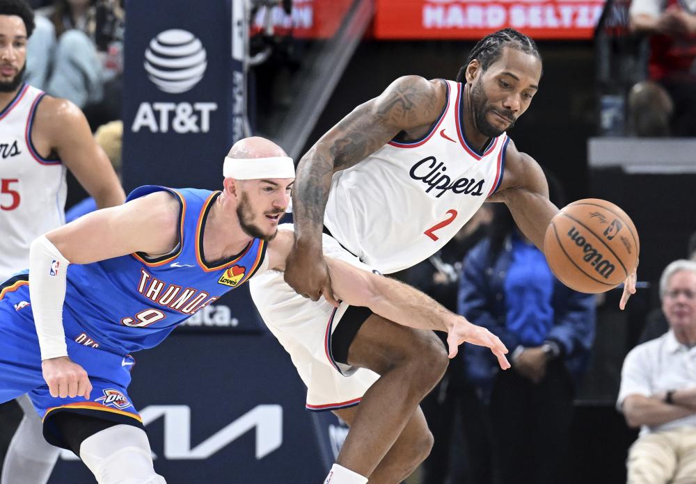 了他在泳池 了他在泳池